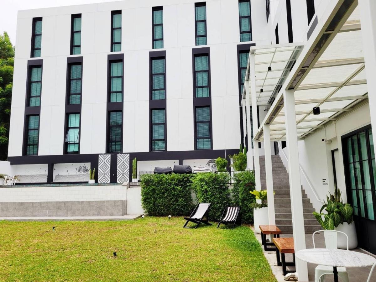 Blu Monkey Hub & Hotel Ranong Exteriör bild